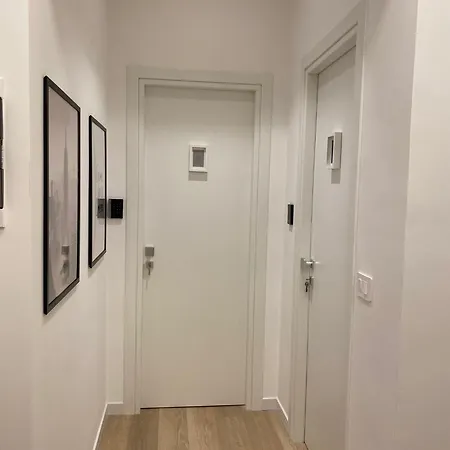 Manzoni 116 *