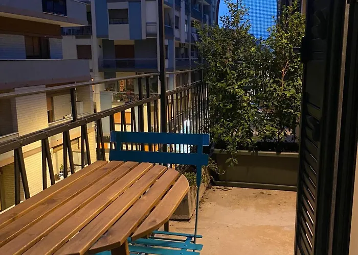 Manzoni 116 בית הארחה